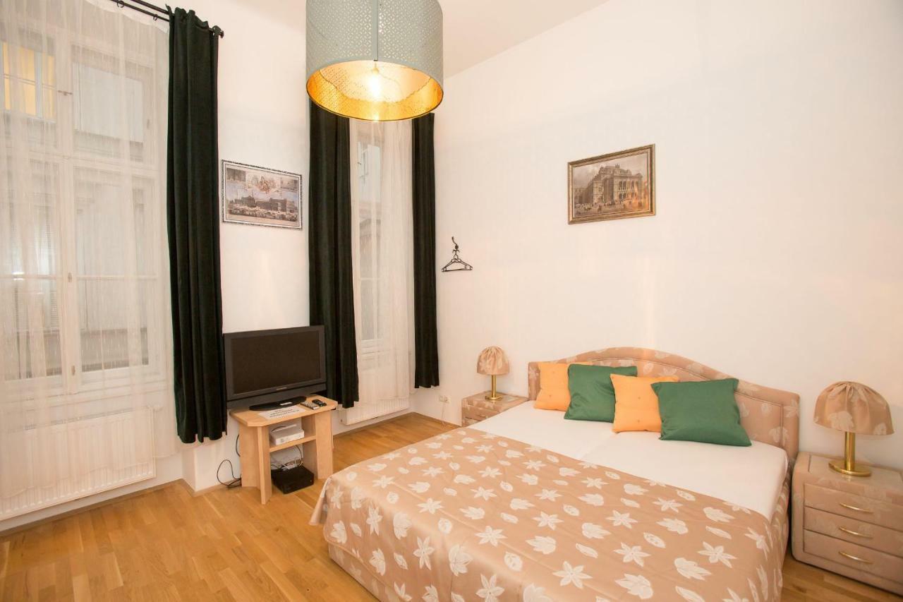 Opera 1 Apartament *