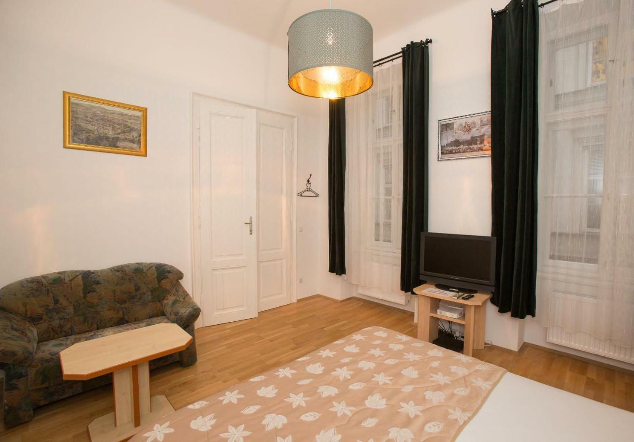 Opera 1 Apartament *
